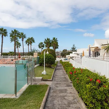 Spacious 2br Bungalow Private Solarium & Pool 펜션